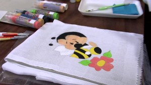 Pintura-em-fralda-abelha
