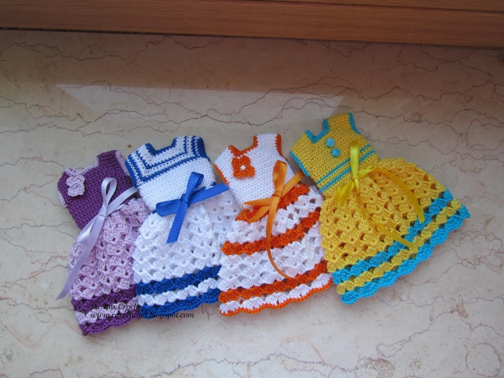 vestido-colorido-para-bonecas-crochê