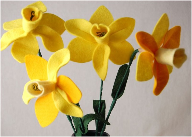 Bouquet Narcisos em feltro a
