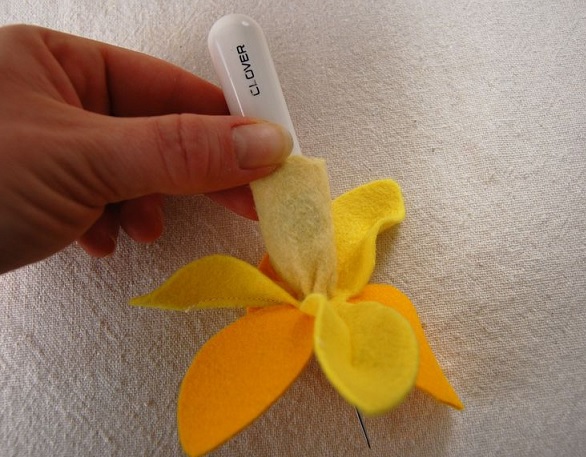 Bouquet Narcisos em feltro agulha