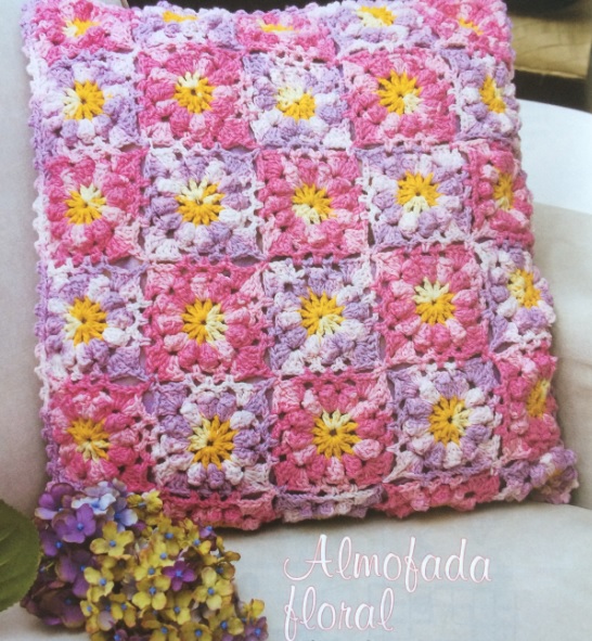 Almofada Floral Em Crochê – Material e Receita