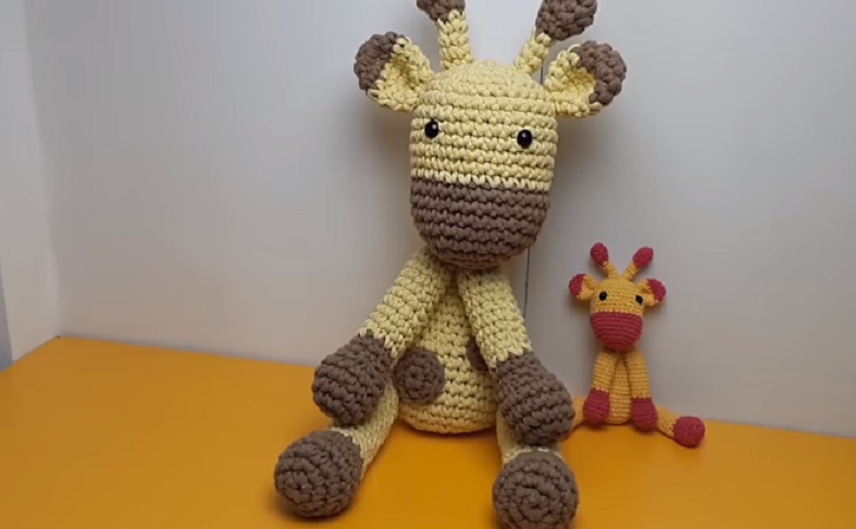 Amigurumi Girafa Dani Em Crochê – Material e Vídeo