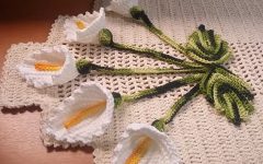 Caminho de Mesa Flor Copo De Leite Em Crochê – Material e Vídeo