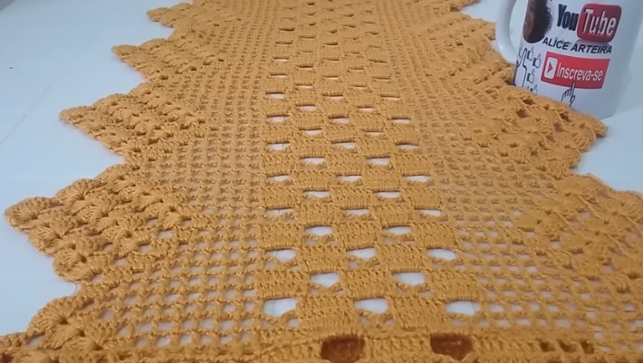 Caminho de Mesa Lindo Em Crochê – Material e Vídeo