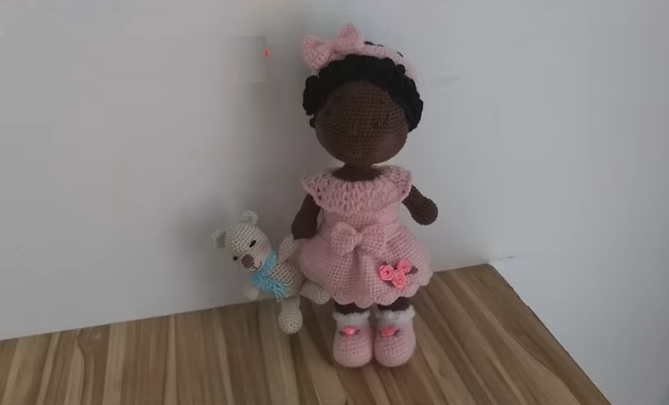 Amigurumi Boneca Heloísa Em Crochê – Material e Vídeo